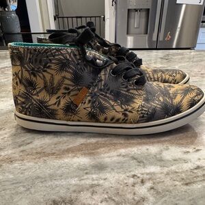 Limited Edition Vans Camryn chukka sneaker shoe